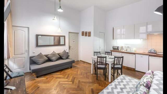 Курортные отели Piata Sfatului Central Брашов-7